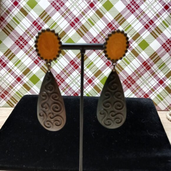 Long Teardrop Brass/Metal Two Tone Stud Earrings Vintage Costume Jewelry #96 - Picture 2 of 9